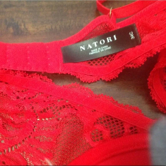 Red Natori feathers bra - NWOT - Picture 3 of 4